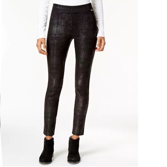 Calvin Klein Pants - ⚡️NWOT⚡️ Calvin Klein Animal Print Compression Pants.